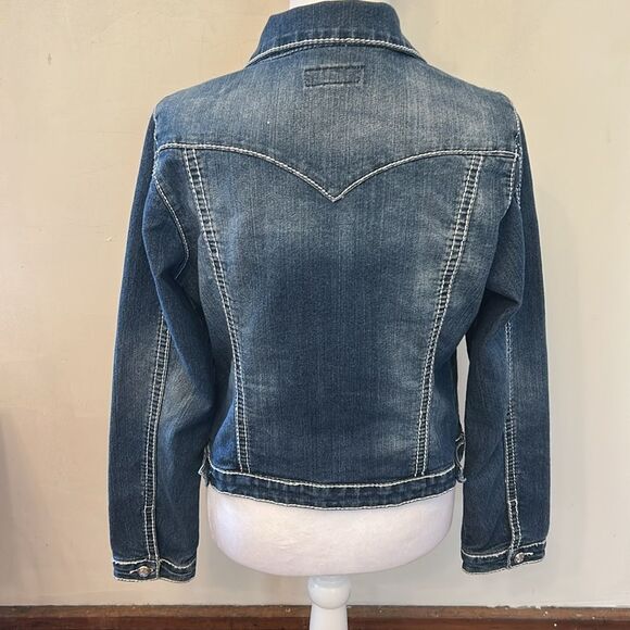 Earl Jeans Classic Blue Denim Jacket with faux diamond buttons Size M EUC - Picture 4 of 8